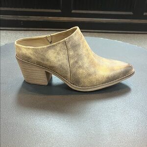 Stylish Tan Block Heel Mules